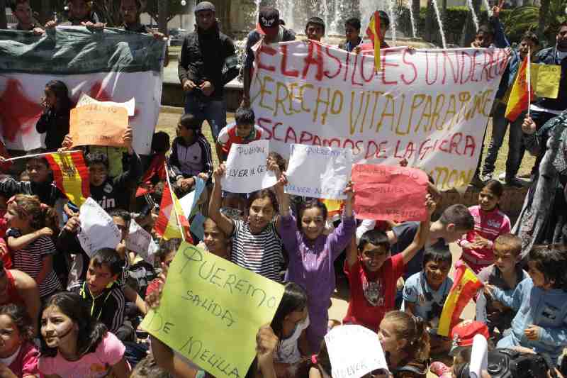 Decenas de sirios piden en Melilla su traslado hacia la península