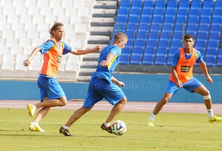 La U.D. Melilla se ejercita en la sesión más intensa de la semana