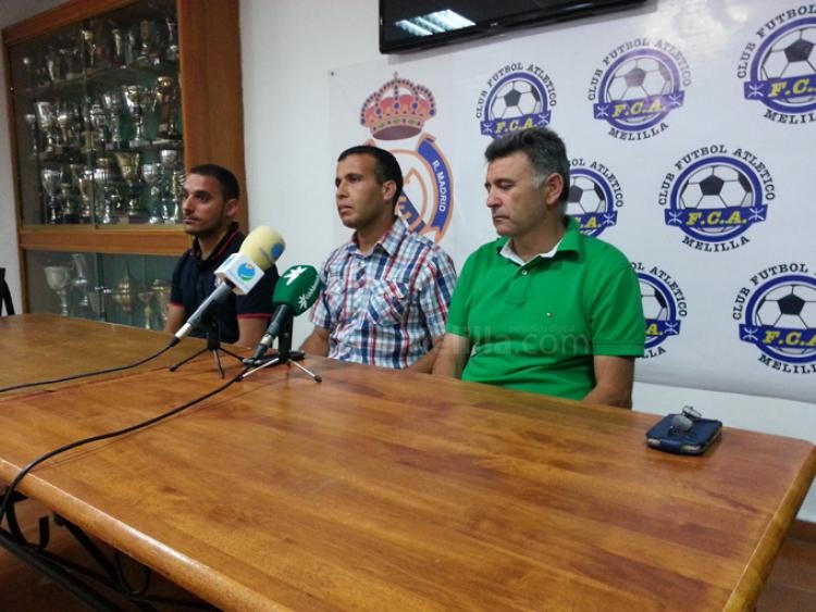 Aznar el día de la presentación como técnico del equipo del que ahora le han destituido