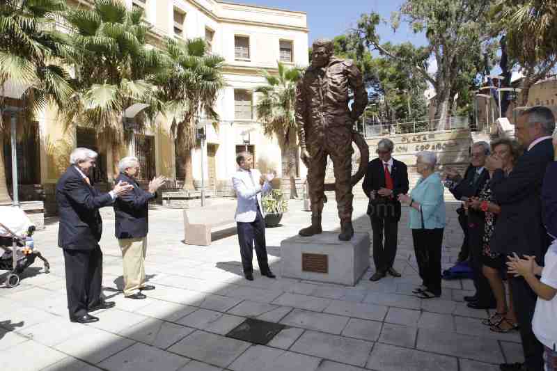 Melilla homenajea a Tomás Castaño de Meneses, as del aire, Campeón del Mundo y melillense de corazón