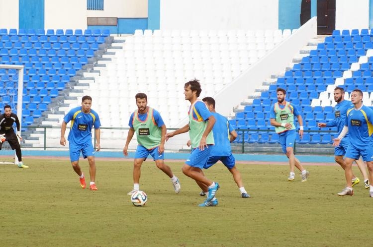 Unión Deportiva Melilla: Sesión físico táctica en el Álvarez Claro