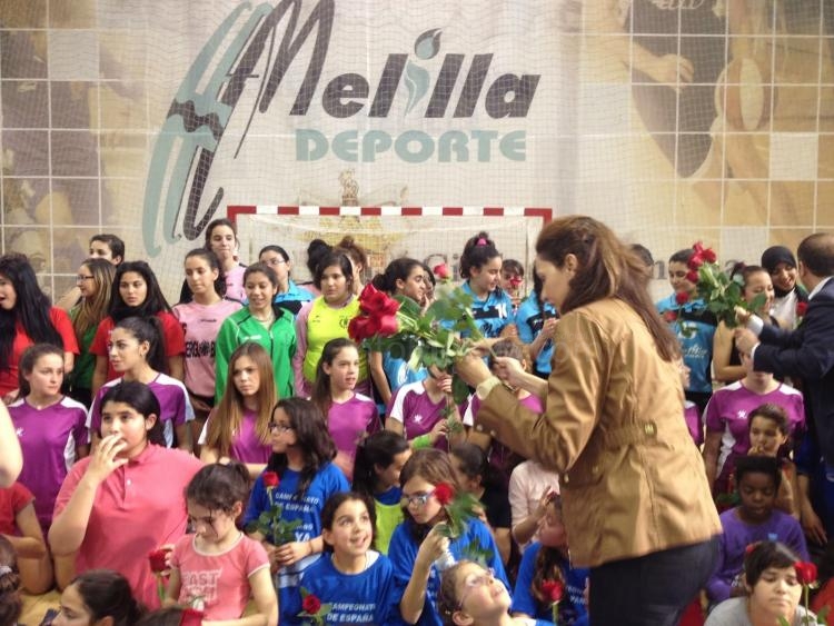 Una rosa contra la violencia de género