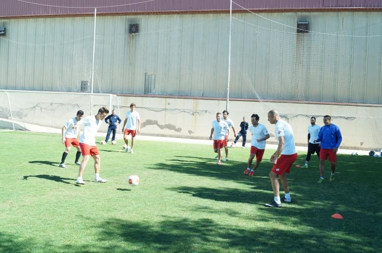 La U.D. Melilla realiza un entrenamiento compensatorio y regenerativo
