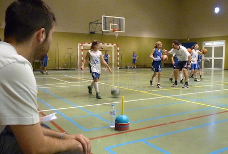Melilla Baloncesto: El club realiza un Clinic para mejorar la formación de sus entrenadores de cantera