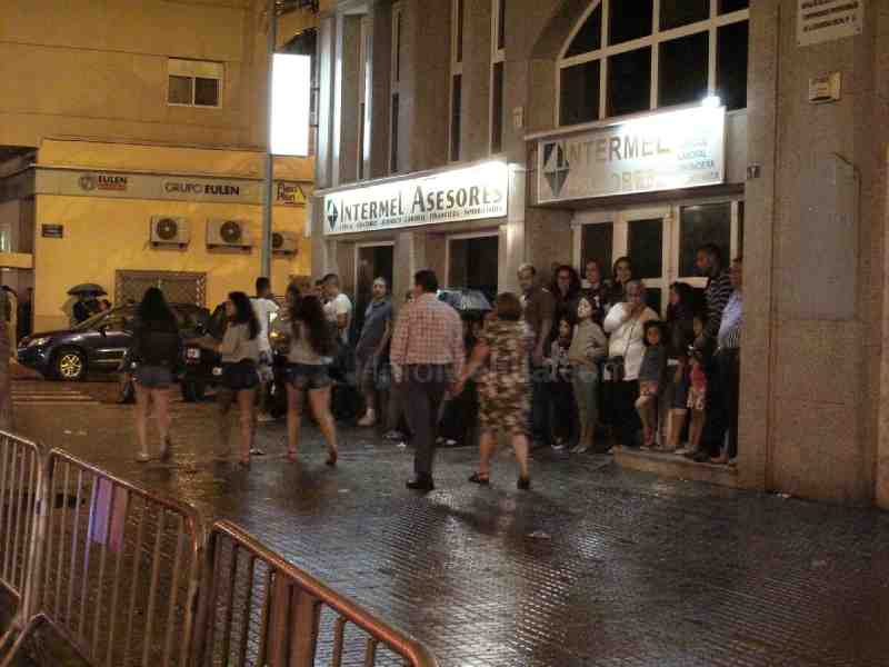 Los melillenses pudieron disfrutar de la noche de San Juan a pesar de que el agua intentó deslucir la fiesta