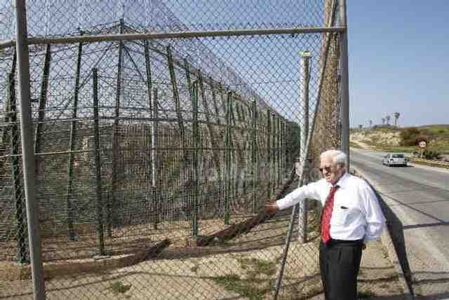 El padre Ángel visitó la valla de Melilla hace unas semanas