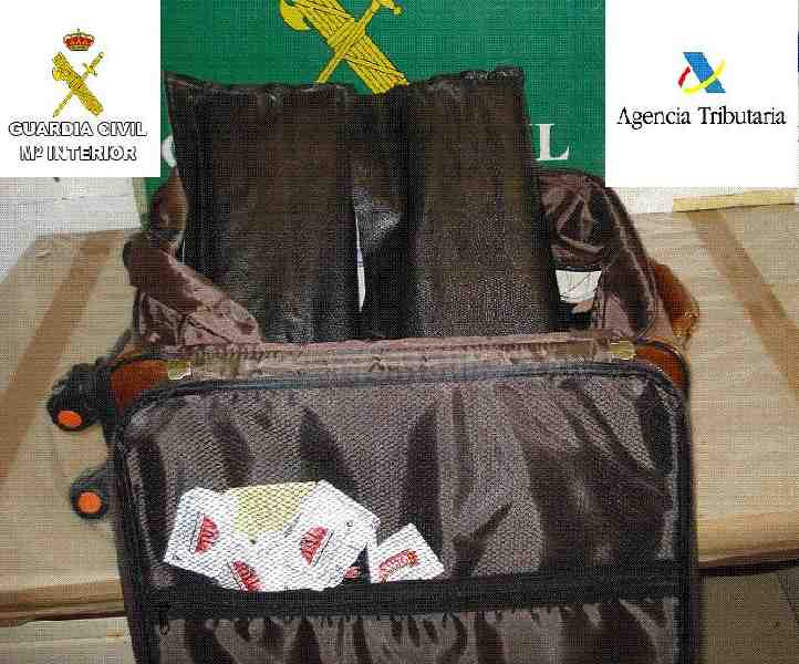 La Guardia Civil interviene 15 kilogramos de droga en cuatro nuevas actuaciones en puerto y aeropuerto