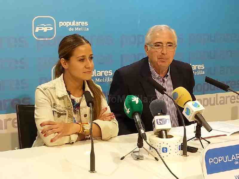 Acedo junto a Imbroda tras conocer los resultados