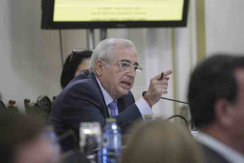Juan José Imbroda, durante su intervención en el Pleno de Control