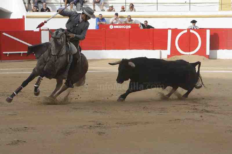 Triunfo del rejoneador Manuel Manzanares en Melilla