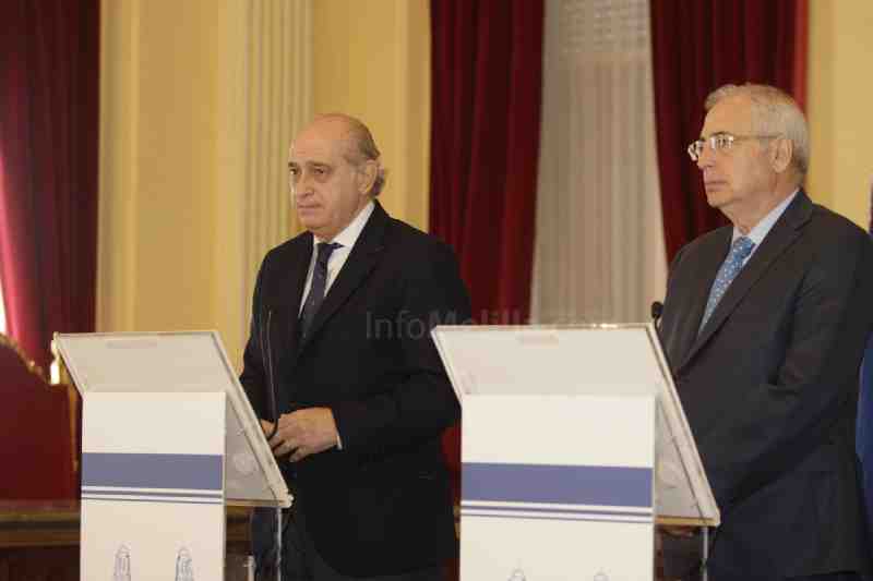 Jorge Fernández Díaz junto al presidente de Melilla, Juan José Imbroda
