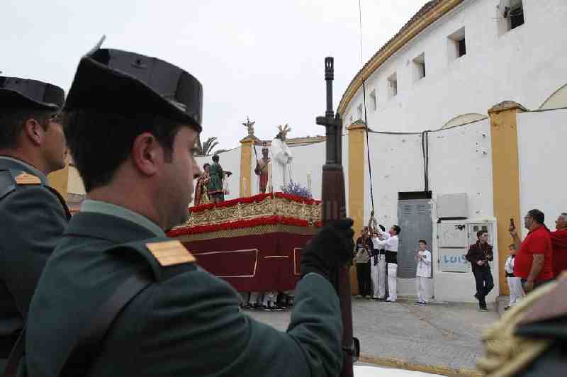 'La Sentencia' realiza su estación de penitencia en una noche de Lunes Santo cargada de emotividad