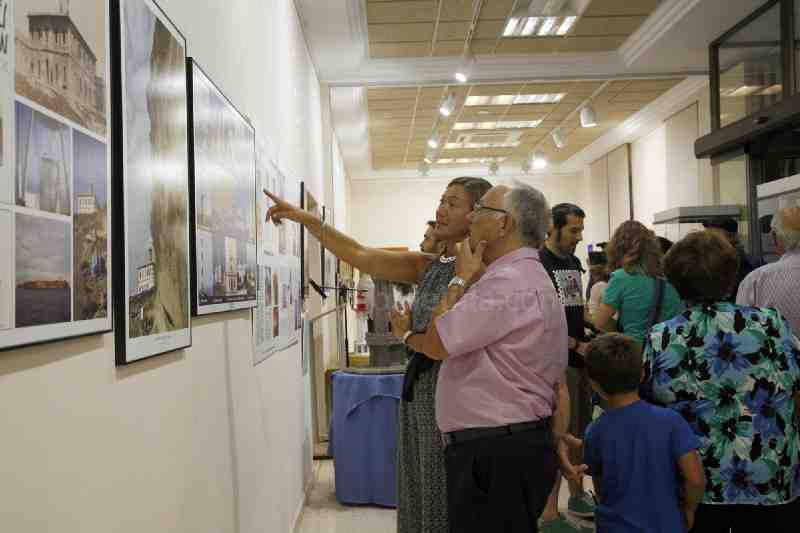 ‘Faros, lo demás es oscuridad’ enciende la Sala de Exposiciones del Club Marítimo