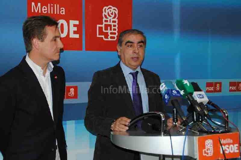 Martínez Olmos junto al secretario general del PSOE de Melilla
