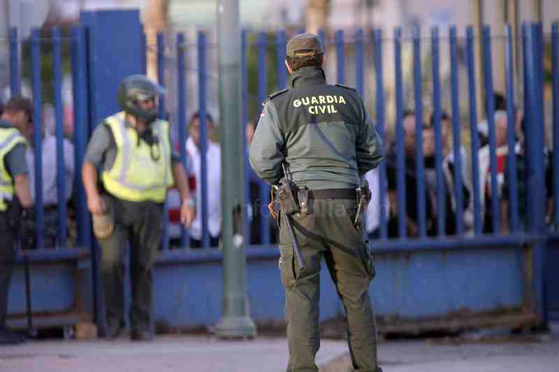 Una alerta de avalancha de inmigrantes obliga a cerrar la frontera de Beni Enzar durante una hora y media