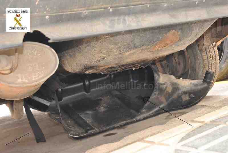 Hallados dos jóvenes subsaharianos ocultos en dobles fondos de un vehículo abandonado en el cuartel de Valenzuela