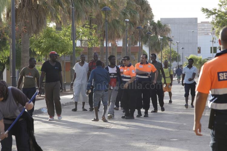 Ascienden a veinte los inmigrantes que han conseguido entrar en Melilla en el último asalto a la valla
