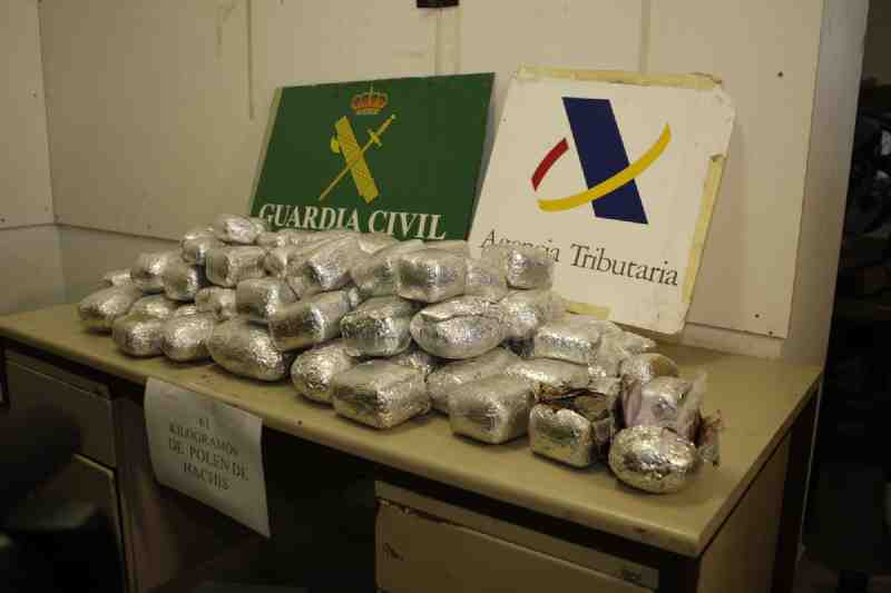 Hallan 61 kilos de polen de hachís ocultos en una furgoneta en Melilla