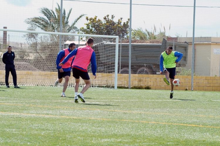 La U.D. Melilla se ejercita en La Cañada