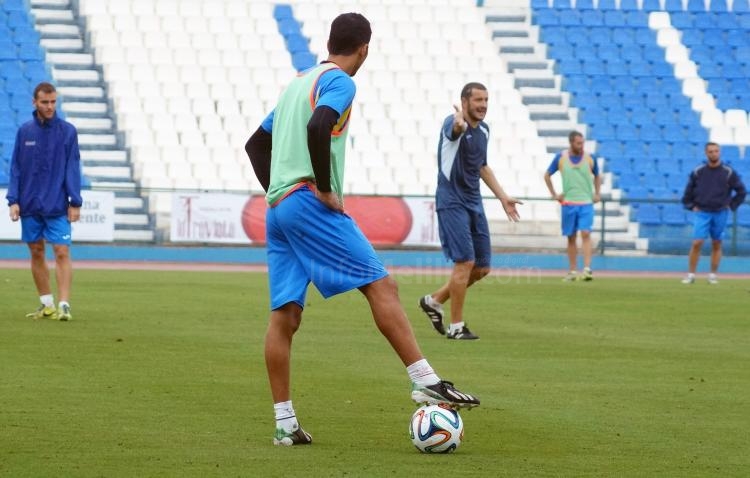 La U.D. Melilla trabaja táctica en la sesión de este pasado jueves