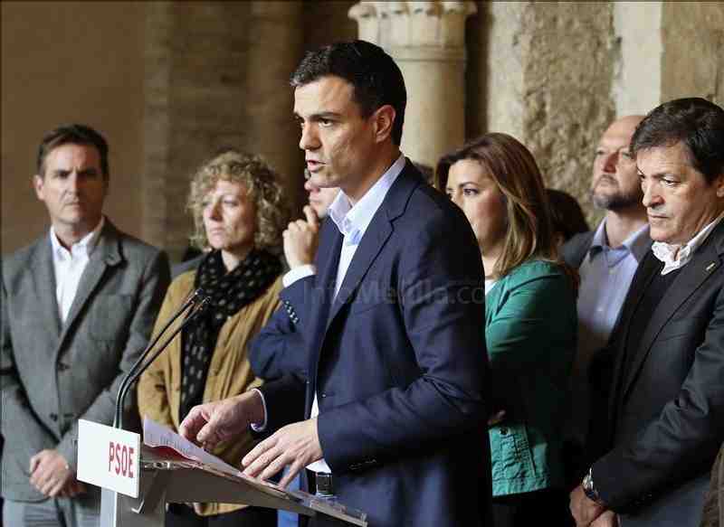 Escobar, junto a Pedro Sánchez, durante el encuentro de los máximos dirigentes del PSOE en Zaragoza