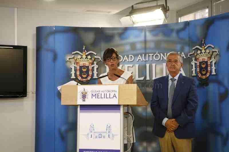 Fadela Mohatar junto a Javier González