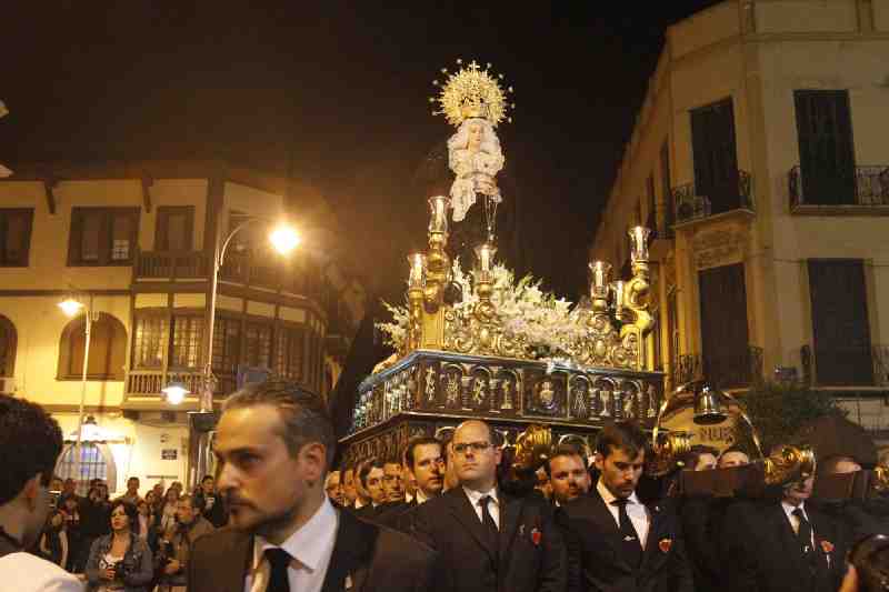 El dolor por la muerte de Cristo inunda las calles de Melilla en una excepcional noche de Viernes Santo