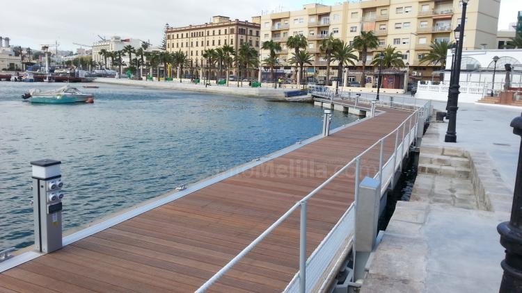 Melilla recupera la antigua dársena pesquera como zona de paseo y esparcimiento