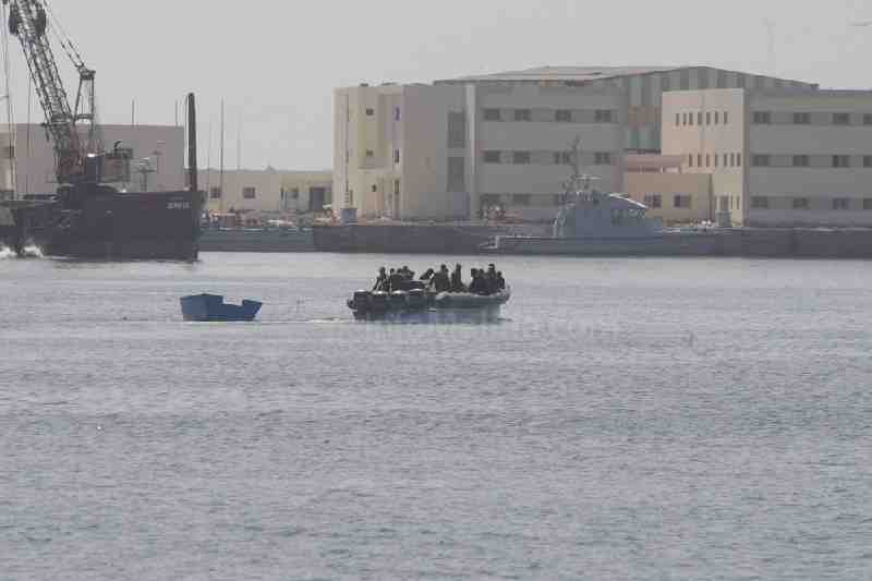 Interceptada una patera con 21 inmigrantes a bordo cuando se dirigía a la costa de Melilla