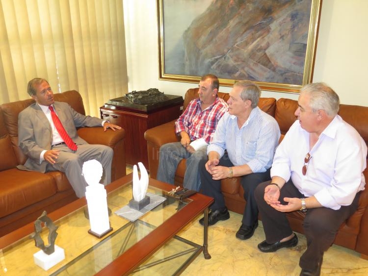 El Consejero de Deportes conoce de primera mano los avances deportivos de Melilla Fútbol Sala