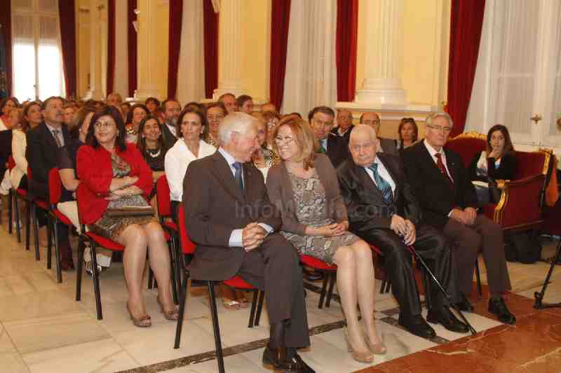 Melilla reconoce valores como “la abnegación, la solidaridad y el sacrificio” con la entrega de las placas al Mérito Social