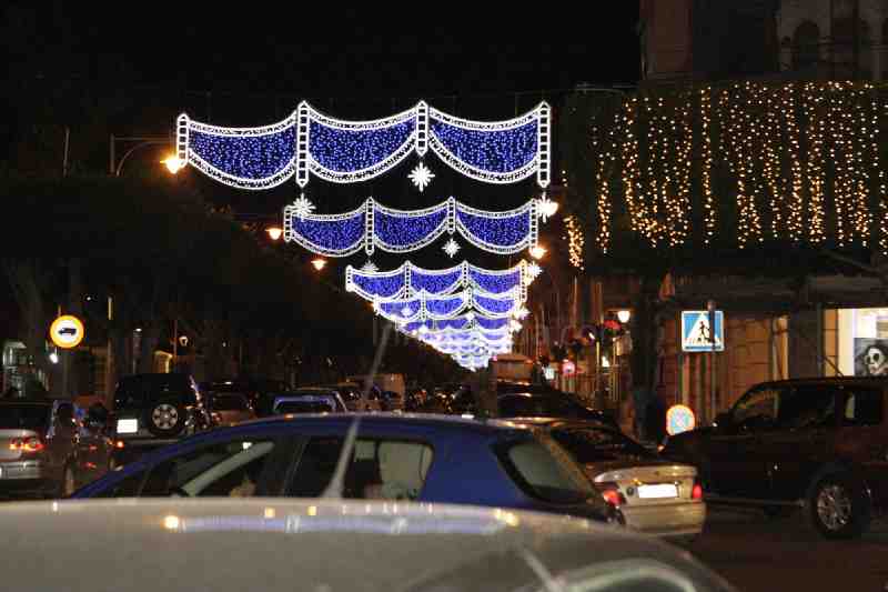 El encendido de la iluminación da el pistoletazo de salida a la temporada navideña en Melilla