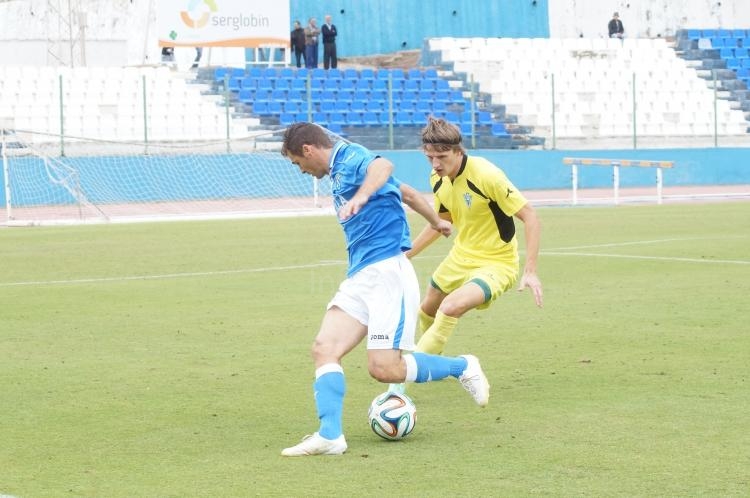 La Unión Deportiva vence echándole siempre mucho corazón ante un muy pegajoso Marbella (1-0)