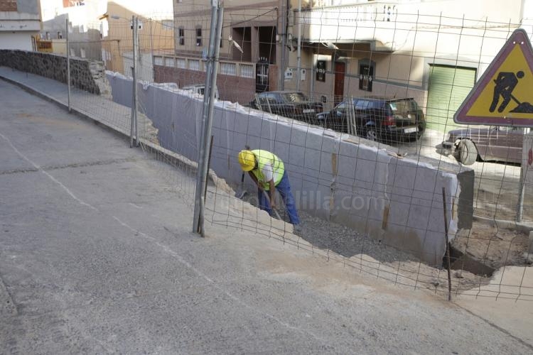 Hacer un barrio más abierto y mejorar la calidad de vida de sus vecinos, objetivos de las obras que el Gobierno local lleva a cabo en La Cañada