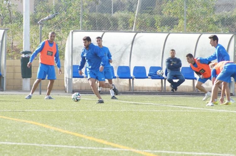 Unión Deportiva Melilla: Sesión táctica en La Cañada