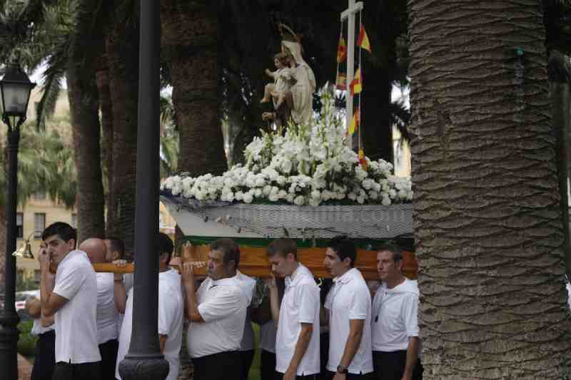 La Virgen del Carmen recorre la bahía melillense en la tradicional procesión del día de su festividad