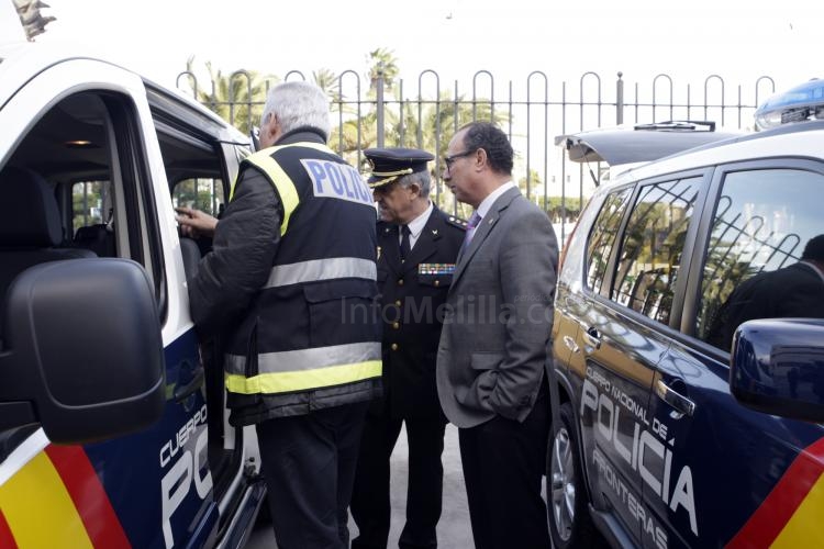 La Policía Nacional refuerza sus recursos materiales con seis nuevos vehículos y once equipos de verificación documental