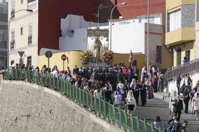 Melilla completa su Semana Santa con el "Encuentro" entre Resucitado y Rocío