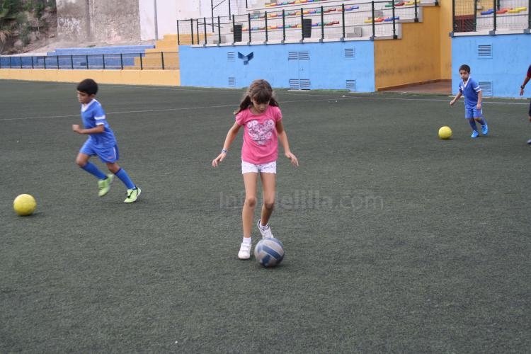 El pasado lunes arrancaba una nueva temporada de la Escuela de Fútbol de la FMF