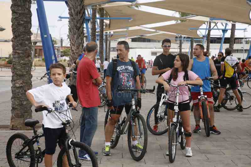 Nuevo éxito de la Pedalada de Melilla ConBici con la participación de cientos de melillenses