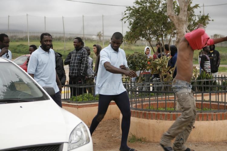 Alrededor de 150 inmigrantes logran acceder a Melilla tras un nuevo asalto a la valla