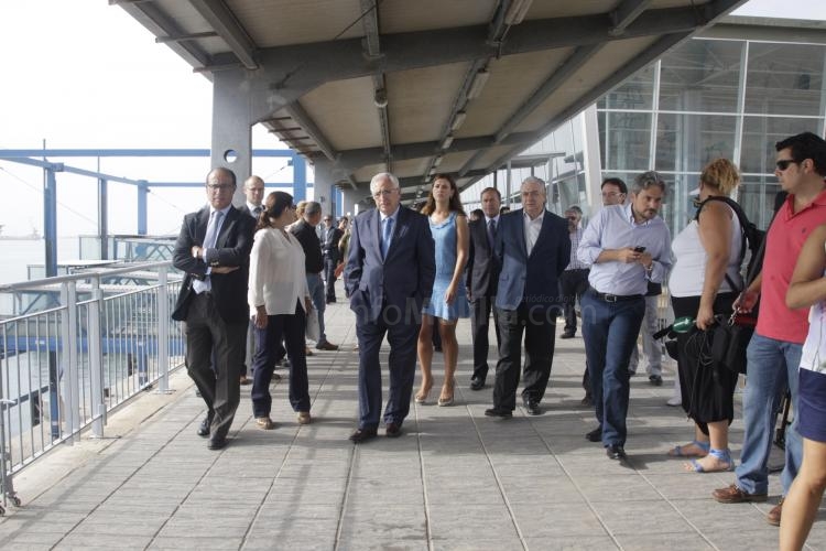Inaugurada la nueva pasarela peatonal del puerto que facilitará el embarque y desembarque de pasajeros entre el Muelle Ribera II y el Espigón