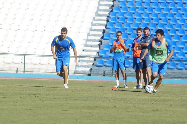 Unión Deportiva Melilla: Intenso entrenamiento en el Álvarez Claro
