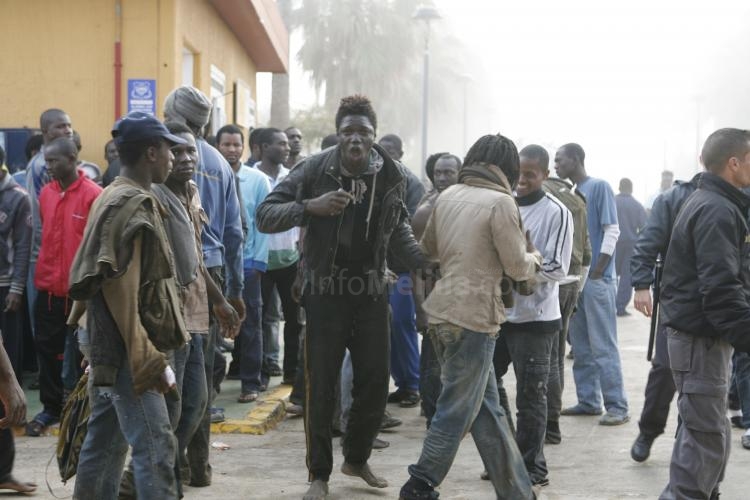 El CETI roza los 1.900 inmigrantes acogidos tras el último salto masivo