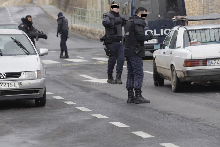La Policía Nacional despliega un amplio dispositivo policial en La Cañada para localizar a los protagonistas de los disturbios