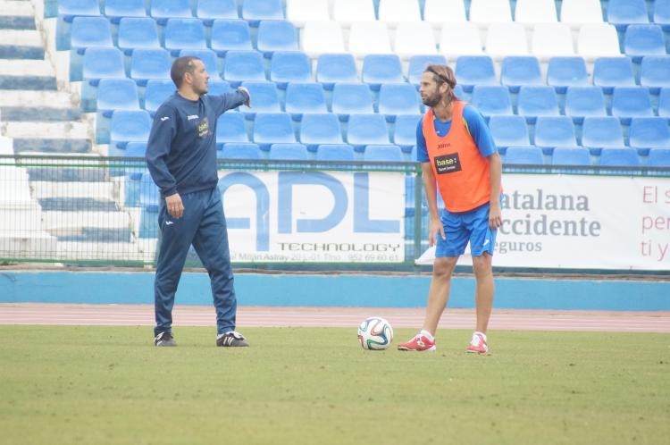 La U.D. Melilla entrena en un viernes más intenso de lo habitual