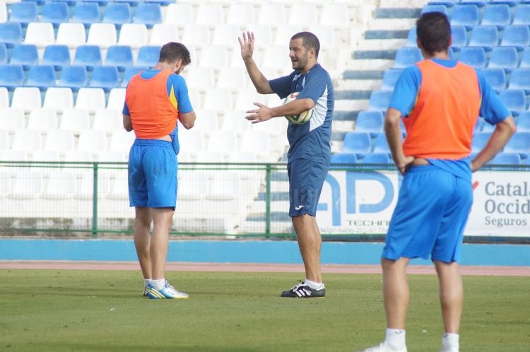 La U.D. Melilla se ejercita en la sesión más intensa de la semana