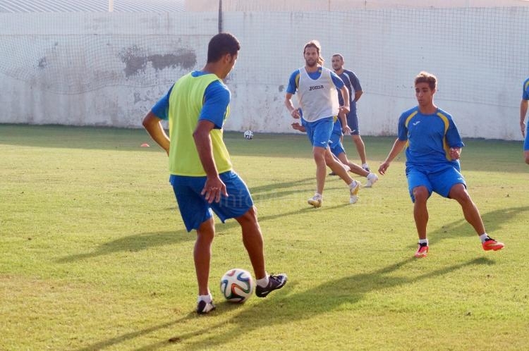 La U.D. Melilla comienza a preparar el debut en casa