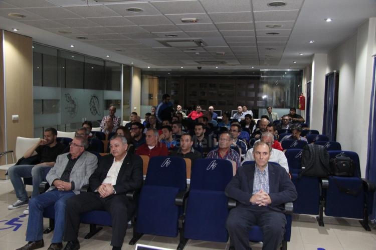 Javier Clemente deleita a los melillenses contando sus experiencias