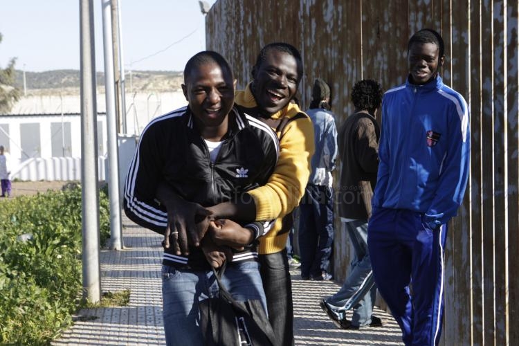 Más de 200 inmigrantes son atendidos en el CETI de Melilla tras un nuevo asalto a la valla